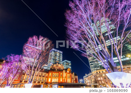 イルミネーションの丸の内ビジネス街　東京夜景 108869090