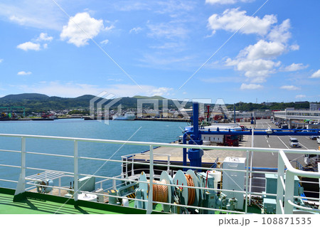 長崎県長崎港から五島市福江港への船旅 長崎県長崎港から五島市福江港への船旅 108871535