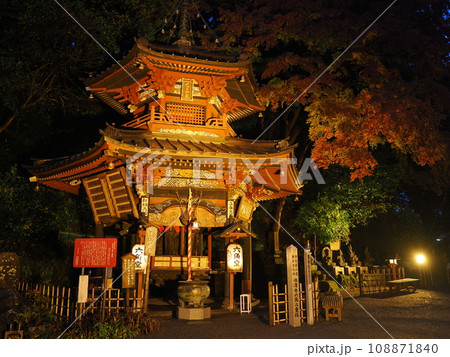 伊香保温泉　水澤観世音の六角堂（六角二重塔）と守り本尊 108871840