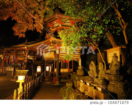 伊香保温泉 水澤観世音の六角堂(六角二重塔)と守り本尊 伊香保温泉 水澤観世音の六角堂(六角二重塔)と守り本尊 108871879
