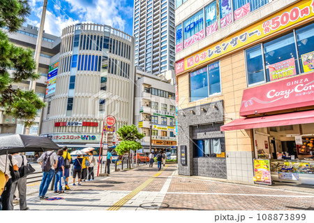 千葉県市川市の都市風景　本八幡駅 108873899