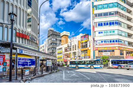 千葉県市川市の都市風景　本八幡駅 108873900