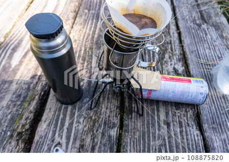 アウトドアでコーヒー 108875820