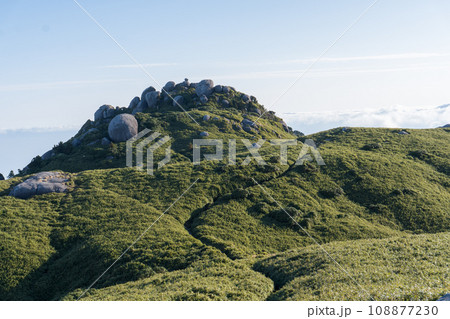 屋久島の平石から新高塚小屋間のから見える景色 108877230