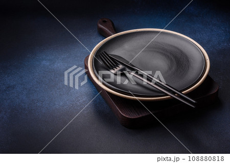 Round empty colored ceramic plate on concrete texture background Round empty colored ceramic plate on concrete texture background 108880818
