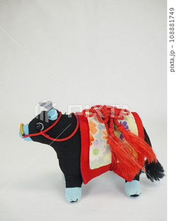 干支、牛の置物 108881749