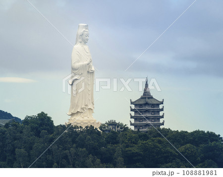 ベトナム・ダナン リンウン寺の巨大観音像 / Da Nang, Vietnam 108881981