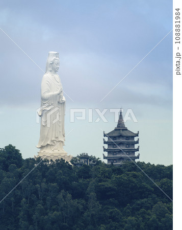 ベトナム・ダナン リンウン寺の巨大観音像 / Da Nang, Vietnam 108881984