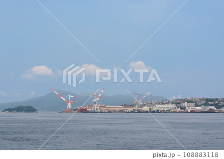 瀬戸内海の造船所がある風景 瀬戸内海の造船所がある風景 108883118