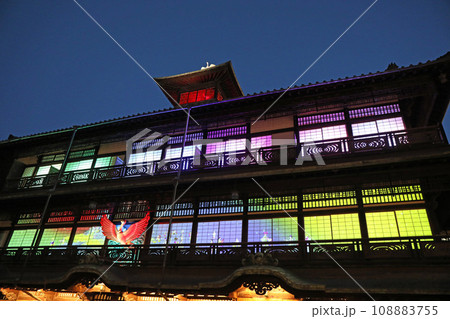 春の夕暮れの飛鳥の湯 108883755