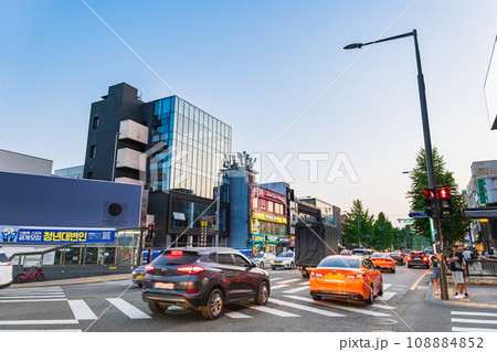ソウル 夕暮れの梨泰院 ※一部ソフトフォーカス ソウル 夕暮れの梨泰院 ※一部ソフトフォーカス 108884852