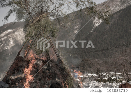 白山比咩神社の左義長祭 108888759