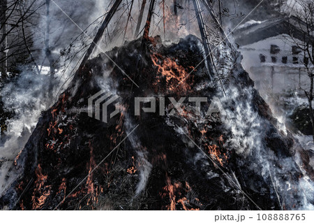 白山比咩神社の左義長祭 108888765