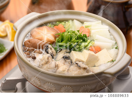 冬の味覚 牡蠣鍋 季節の柚子であっさりと 牡蠣料理 冬の味覚 牡蠣鍋 季節の柚子であっさりと 牡蠣料理 108889633