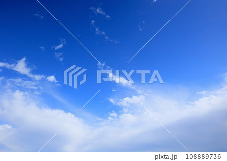 青空に浮かぶ雲 108889736