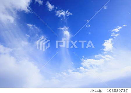青空に浮かぶ雲 108889737