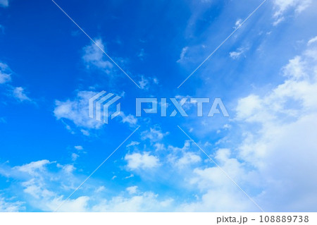 青空に浮かぶ雲 108889738