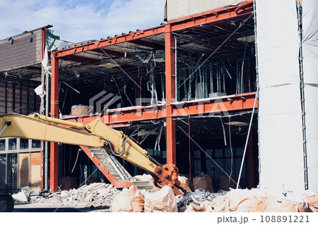 解体される建築現場 解体される建築現場 108891221