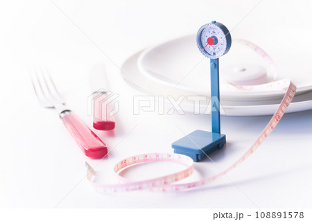 ダイエットイメージ・体重計 メジャー お皿 108891578