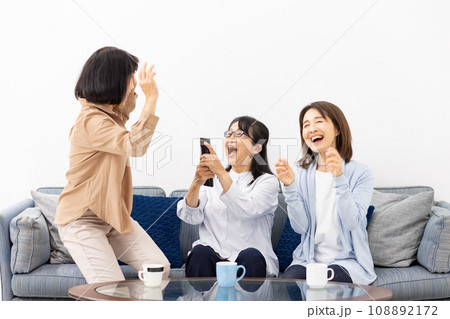 テレビ観戦　応援　興奮 108892172