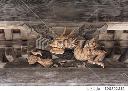 京都大原 勝林院本堂の細やかな龍の彫刻 京都大原 勝林院本堂の細やかな龍の彫刻 108892813