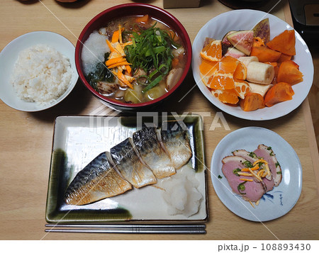 おいしそうな和風料理/焼き魚定食(焼きサバ定食) おいしそうな和風料理/焼き魚定食(焼きサバ定食) 108893430