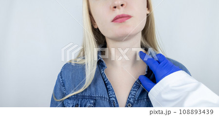 Venus rings. Skin folds on the neck due to loss of elasticity. Removal of wrinkles using plastic surgery, botulinum toxin, contouring or tightening the skin on neck. Correction of cosmetic defects Venus rings. Skin folds on the neck due to loss of elasticity. Removal of wrinkles using plastic surgery, botulinum toxin, contouring or tightening the skin on neck. Correction of cosmetic defects 108893439