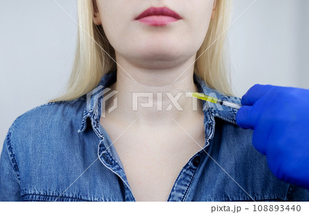 Venus rings. Skin folds on the neck due to loss of elasticity. Removal of wrinkles using plastic surgery, botulinum toxin, contouring or tightening the skin on neck. Correction of cosmetic defects Venus rings. Skin folds on the neck due to loss of elasticity. Removal of wrinkles using plastic surgery, botulinum toxin, contouring or tightening the skin on neck. Correction of cosmetic defects 108893440