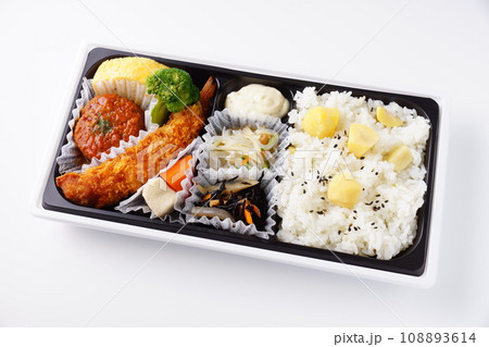 栗ご飯と海老フライ弁当 108893614