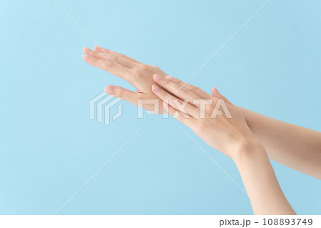 ハンドケア　ビューティー　手元 108893749