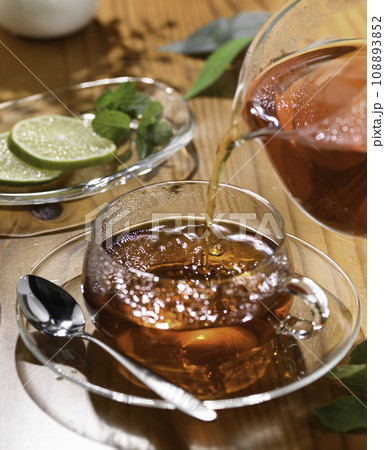 贅沢なお茶の時間 紅茶タイム (ティータイム)　紅茶 こうちゃ 木目調 108893852