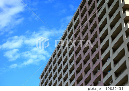 青空とマンション 青空とマンション 108894314