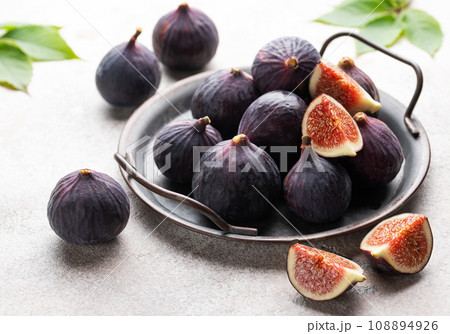 Fresh ripe figs Fresh ripe figs 108894926