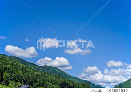 【風景・背景素材】夏空と夏山 【風景・背景素材】夏空と夏山 108895930