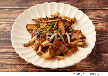 キノコのバター炒め キノコのバター炒め 108897309