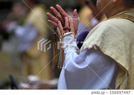 採燈大護摩 修験者の祈りの風景 採燈大護摩 修験者の祈りの風景 108897497