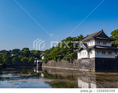 皇居外苑 桔梗濠から望む巽櫓・桔梗門・富士見櫓 皇居外苑 桔梗濠から望む巽櫓・桔梗門・富士見櫓 108898349