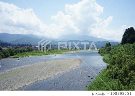 夏の魚野川 108898351