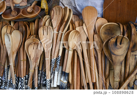 Spoons and various national wooden crafts of the Maasai tribes. Kenya Spoons and various national wooden crafts of the Maasai tribes. Kenya 108898628