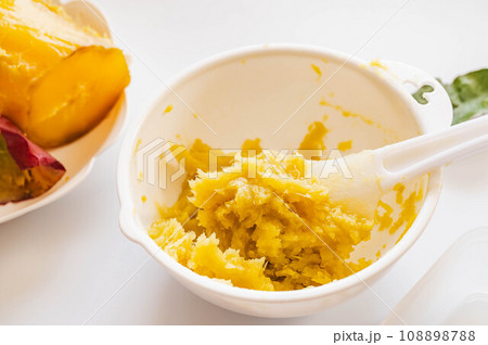 裏ごししたサツマイモ 108898788