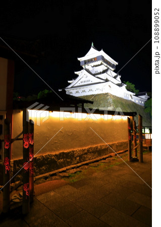【福岡県】小倉城天守閣の夜景 108899052