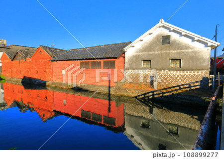 【福岡県】シンメトリーな並倉(水郷柳川) 【福岡県】シンメトリーな並倉(水郷柳川) 108899277
