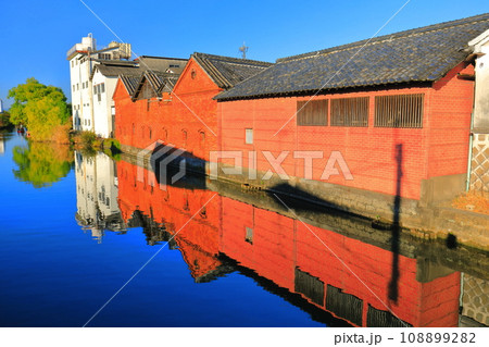 【福岡県】シンメトリーな並倉(水郷柳川) 【福岡県】シンメトリーな並倉(水郷柳川) 108899282