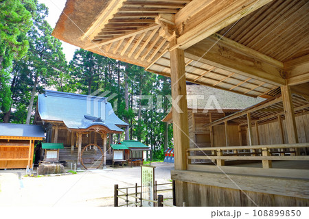 東北・平泉・関山の中尊寺、境内の北側にある白山神社の境内、社殿と能舞台・岩手県平泉町(2) 東北・平泉・関山の中尊寺、境内の北側にある白山神社の境内、社殿と能舞台・岩手県平泉町(2) 108899850