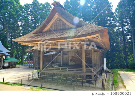 東北・平泉・関山の中尊寺、境内の北側にある白山神社の能舞台、貴重な近世の遺構・岩手県平泉町(7) 108900023