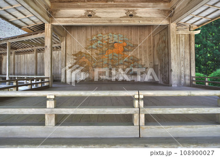 東北・平泉・関山の中尊寺、境内の北側にある白山神社の能舞台、貴重な近世の遺構・岩手県平泉町(11) 108900027