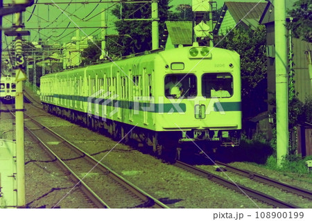 地上時代の世田谷代田ー梅ヶ丘を走る2200形2206他「ブツ6」、1976年7月17日 地上時代の世田谷代田ー梅ヶ丘を走る2200形2206他「ブツ6」、1976年7月17日 108900199