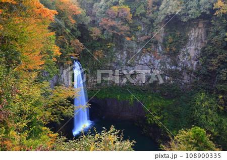 【熊本県】紅葉の下城滝 【熊本県】紅葉の下城滝 108900335