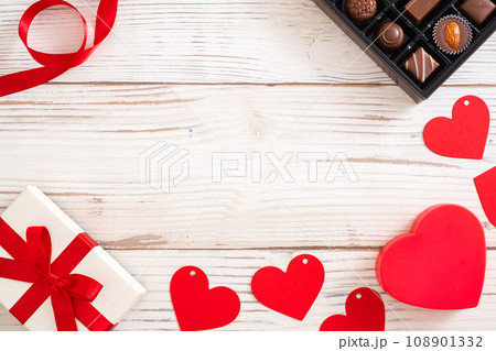 バレンタインデーとチョコのフリースペース バレンタインデーとチョコのフリースペース 108901332