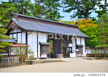 東北・平泉・毛越寺浄土庭園・極楽浄土の入口、世界遺産の入口の山門・岩手県平泉町(1) 東北・平泉・毛越寺浄土庭園・極楽浄土の入口、世界遺産の入口の山門・岩手県平泉町(1) 108902079